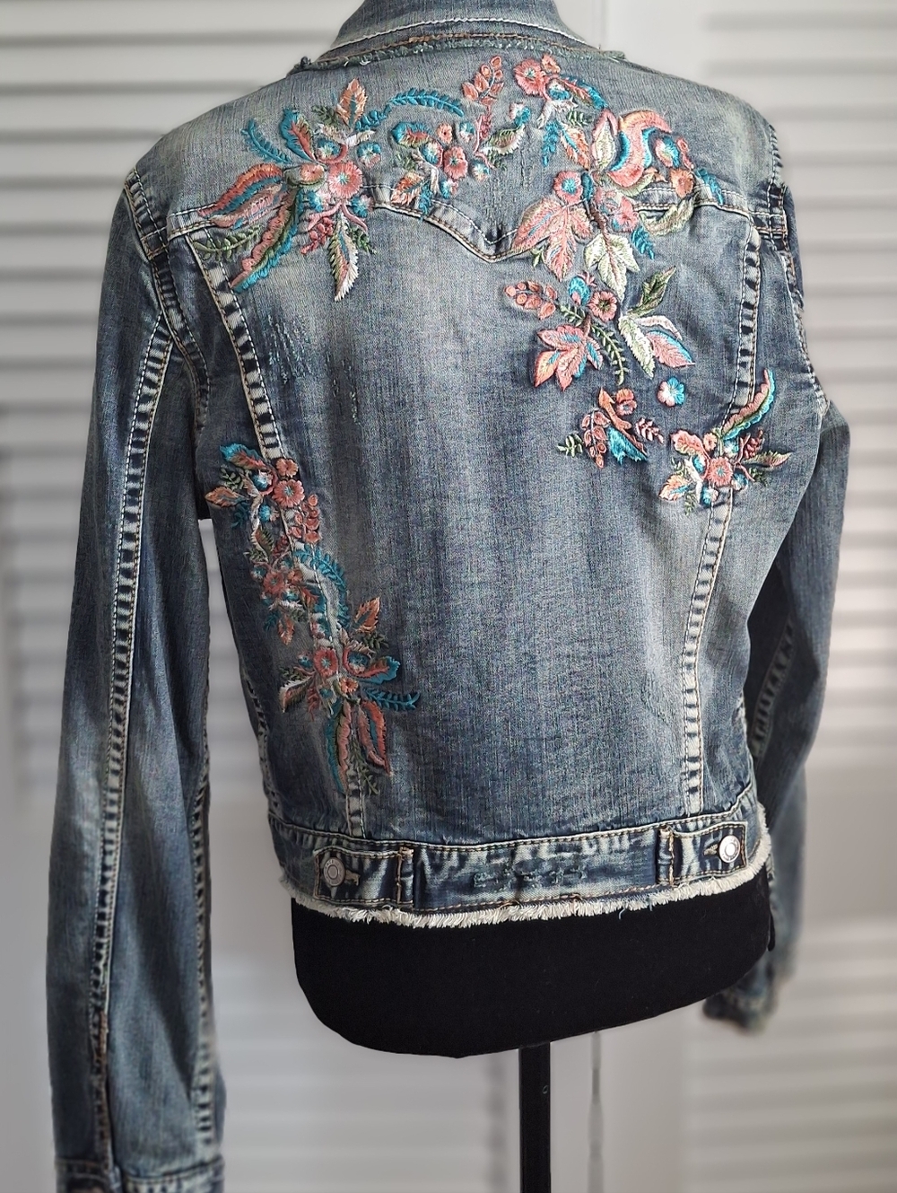 Grace In LA Embroidered Denim Jacket Sz L - Picture 4 of 12